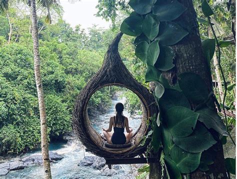 Dàn hot girl yoga nóng bỏng bật mí động tác tập cho người lười trong dịp Tết