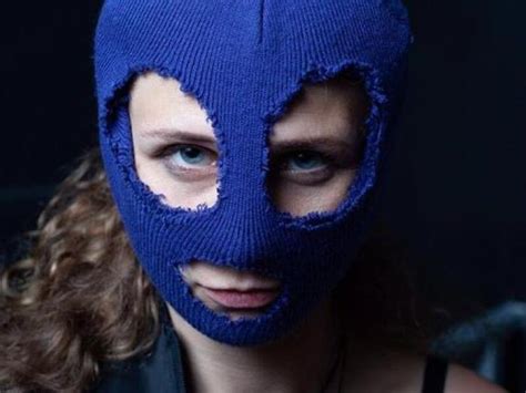 Livro sobre prisão da banda russa Pussy Riot será lançado no Recife Folha PE