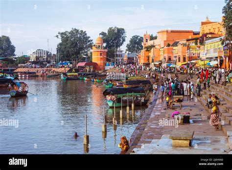 chitrakoot madhya pradesh india  large group  people stands