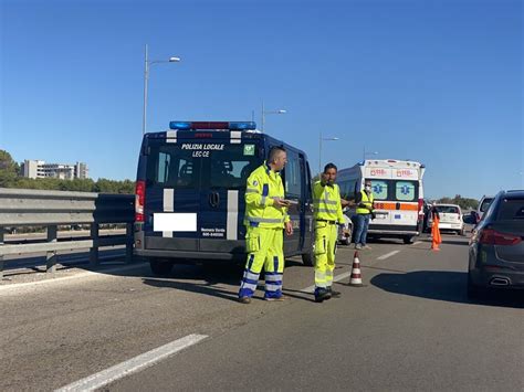 Scontro Tra Auto Sulla Tangenziale Ovest Feriti In Ospedale E Traffico