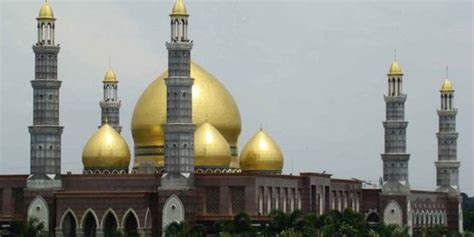 10 Masjid Berarsitektur Unik Di Indonesia Yang Menaik Untuk Dikunjungi