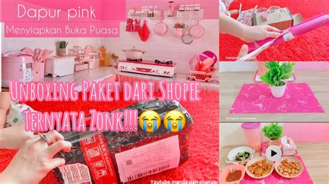 KEGIATAN IBU RUMAH TANGGA DI DAPUR PINK MASAK MENU SEDERHANA BUKA