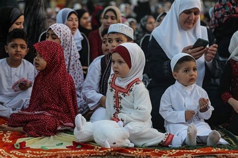 شاهد المسلمون يحيون عيد الأضحى حول العالمصور