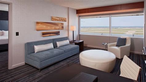 Sleep with the planes: 10 best airport hotels in the United States and Canada - The Points Guy