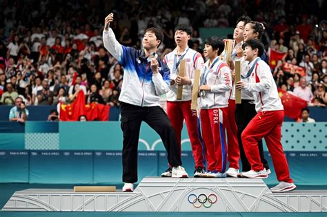 North-South Korea Olympic podium selfie goes viral - TodaysChronic