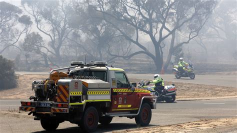 'Lives and homes' at risk as fire nears Perth