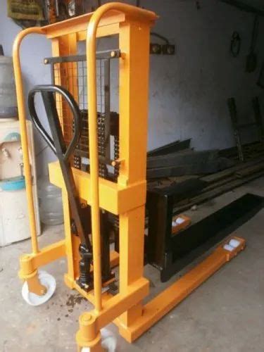 Shreeji 800 Kg Mini Hydraulic Stacker For Goods Lifting Lifting