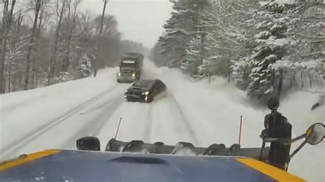 Mala Maniobra Al Volante Provoca Choque En La Nieve En North Country