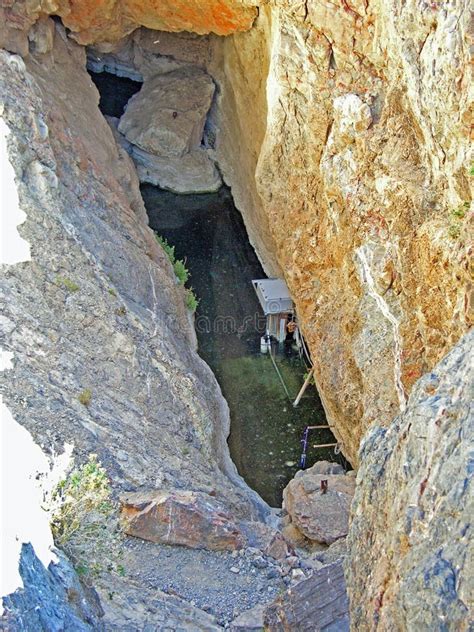 Devil S Hole In Death Valley Nevada Stock Image Image Of Cyprinodon