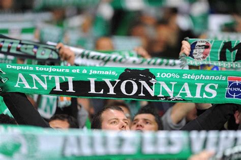 L écharpe anti OL un cadeau qui s arrache à Saint Etienne Foot 01