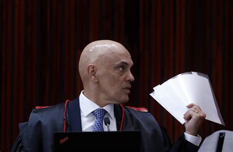 Alexandre de Moraes é hostilizado em Roma e PF identifica agressores