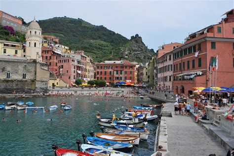 The Scratching Post: Vernazza, Italy