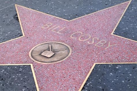 Atacan La Estrella De Bill Cosby En El Paseo De La Fama Violador En