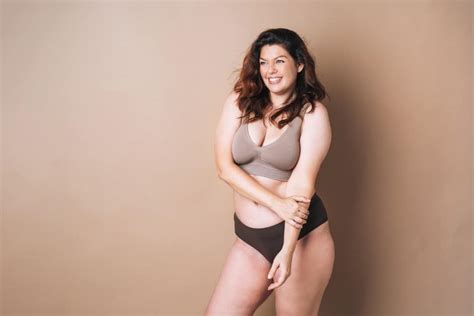Pi Ces De Lingerie Grande Taille Pour Sublimer Les Silhouettes Rondes Pens Es De Ronde