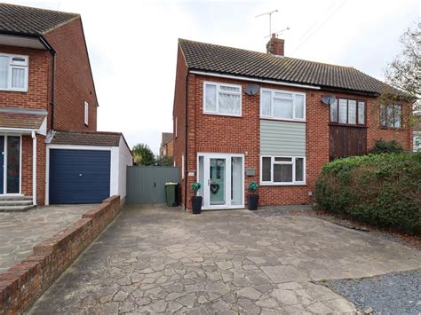 3 Bed Semi Detached House For Sale In The Chase Rayleigh Ss6 £425 000