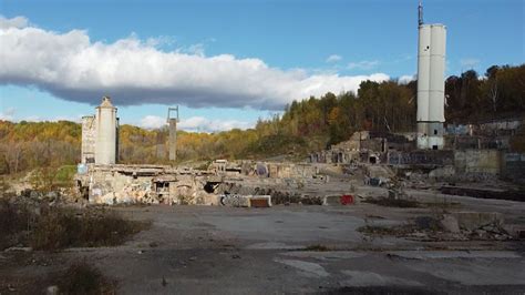 Destruction Des Ruines De Lusine De La Belgo Lattente Se Poursuit