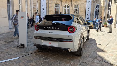 On est montés à bord de la Lancia Ypsilon HF une voiture électrique