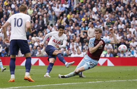 Kane penalty sends Spurs into top four with win over Burnley | Reuters