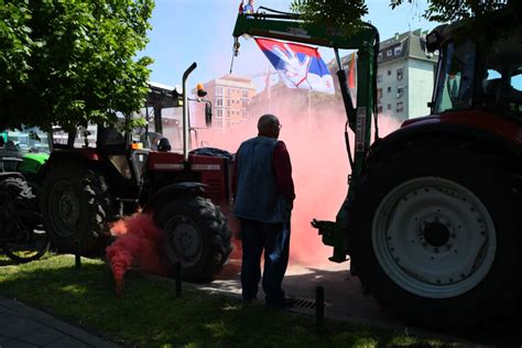 VIDEO Poljoprivrednici izviždali ministarku Tanasković na otvaranju