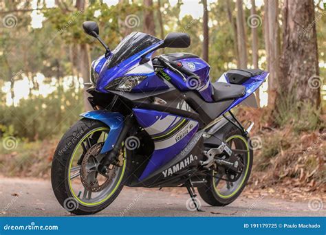 Blue Yamaha Motorcycle 125 Cc Editorial Image - Image of machine, 600cc ...