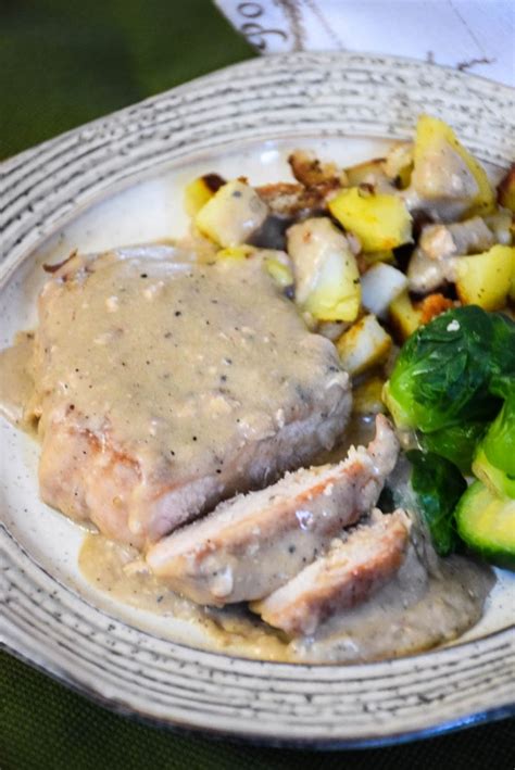 Braised Pork Chops With Country Gravy Grumpy S Honeybunch