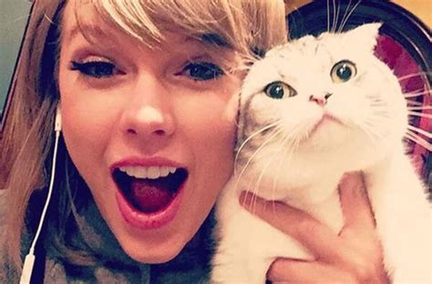 Taylor Swift Throwback Thursday: Taylor and Her Cat Olivia