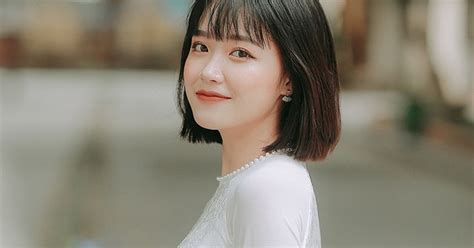 Hot girl trường Báo đẹp quyến rũ trong bộ ảnh chia tay tuổi sinh viên Báo Dân trí