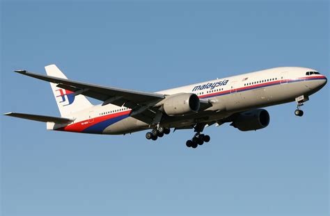 File:Malaysia Airlines Boeing 777-200ER MEL Zhao.jpg - Wikimedia Commons