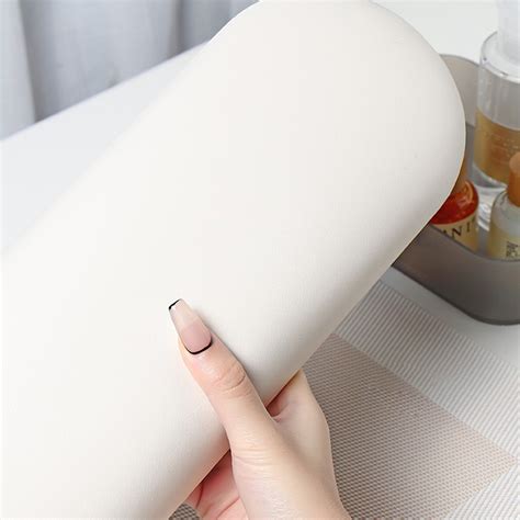 China PU Leather Simple Russian Style Manicure Pillow Hand Rest Armrest