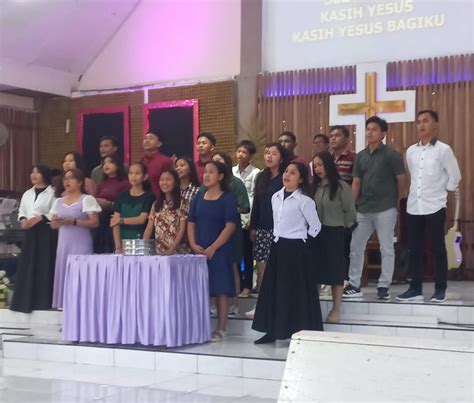 Ibadah Perayaan Paskah Di Gereja Gpt Kristus Raja Kalinona Nabire