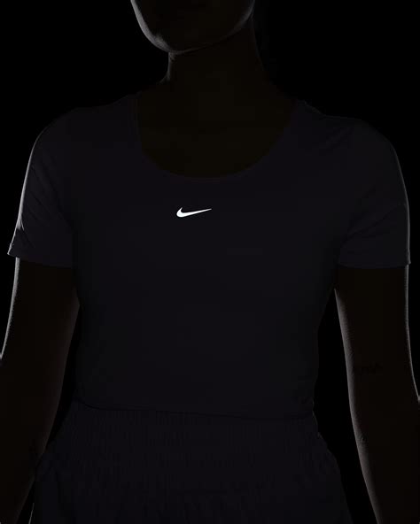 Haut court croisé à manches courtes Nike One Classic Dri FIT pour femme