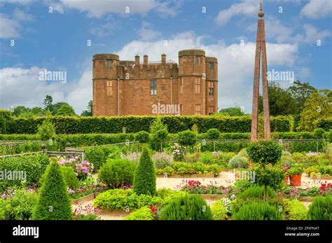 Elizabethan Gardens, Kenilworth Castle, Kenilworth, Warwickshire ...