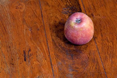 Premium Photo | Red apple on wooden table