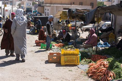 Conomie Informelle En Tunisie La R Publique De La D Brouille Jeune