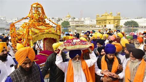 In pics | Sikh devotees gather to celebrate Guru Nanak Jayanti eve ... 