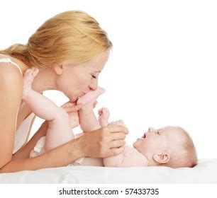 12 648 Naked Mother Baby Images Stock Photos Vectors Shutterstock