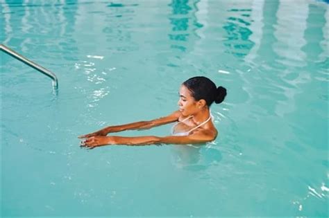 how to protect hair in pool