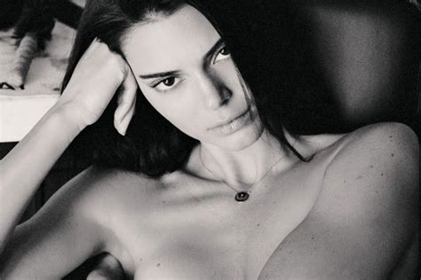 Kendall Jenner tung ảnh nude 100 khoe da thịt