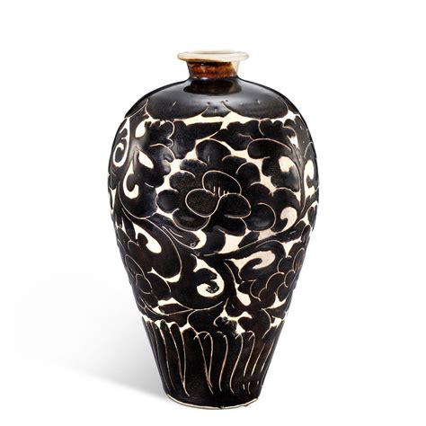 An Outstanding Cizhou Black Glazed Sgraffiato Peony Vase Meiping