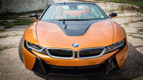 The 2019 BMW i8 Roadster puts plug-in hybrid tech in a racy body - CNET