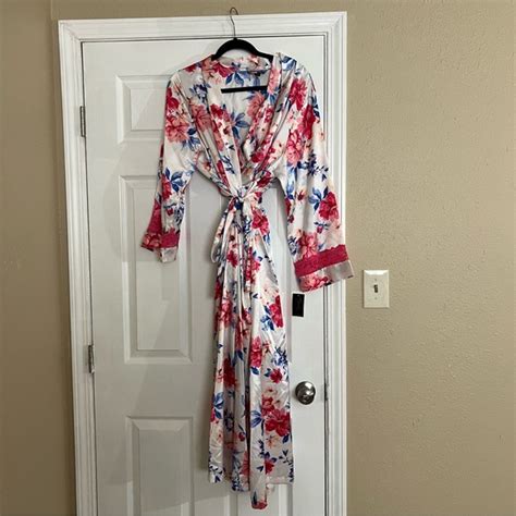 Thalia Sodi Intimates Sleepwear Nwt Satin Robe Poshmark