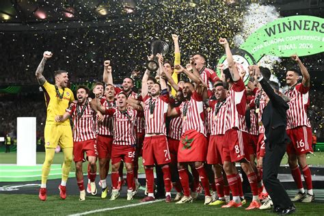 Liga Confer Ncia Olympiacos Bate Fiorentina Na Final E Trof U Fica Na