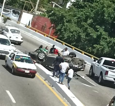 La Volcadura De Un Automóvil Deja Una Persona Lesionada En La Avenida