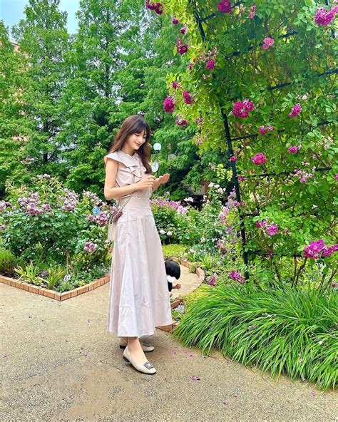 加藤瑠美さんのインスタグラム写真 加藤瑠美instagram「𝐑𝐨𝐬𝐞 𝐆𝐚𝐫𝐝𝐞𝐧🌹 今日は涼しくてお外で遊べそうだったので光が丘に