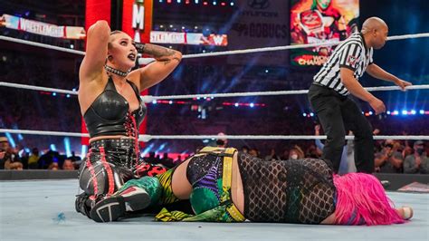 Rhea Ripley gana el Campeonato Femenino de RAW en WrestleMania 37