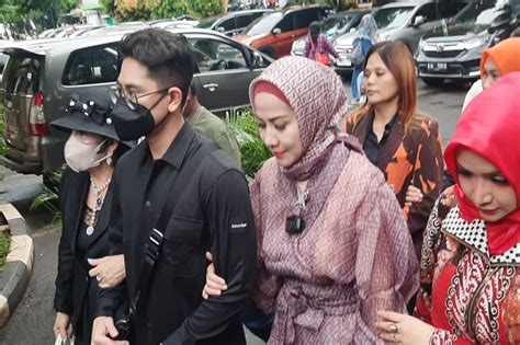 Venna Melinda Bawa Orang Tua Dan Athalla Di Sidang Cerai Dengan Ferry