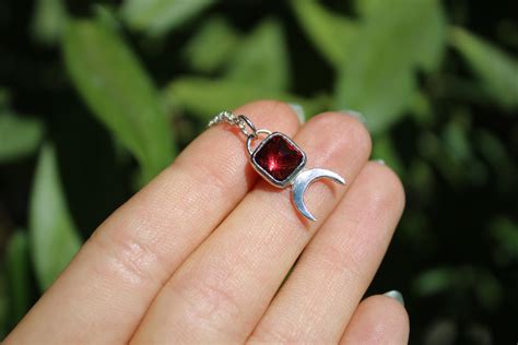 Garnet & Fine Silver Crescent Moon Necklace : r/jewelrymaking