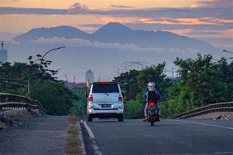 Takjub Gunung Gede Pangrango Terlihat Dari Utara Jakarta