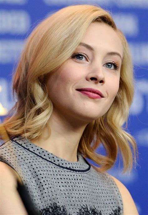 Pin By Majesty On Sarah Gadon Sarah Gadon Sarah Lynn Invisible Woman