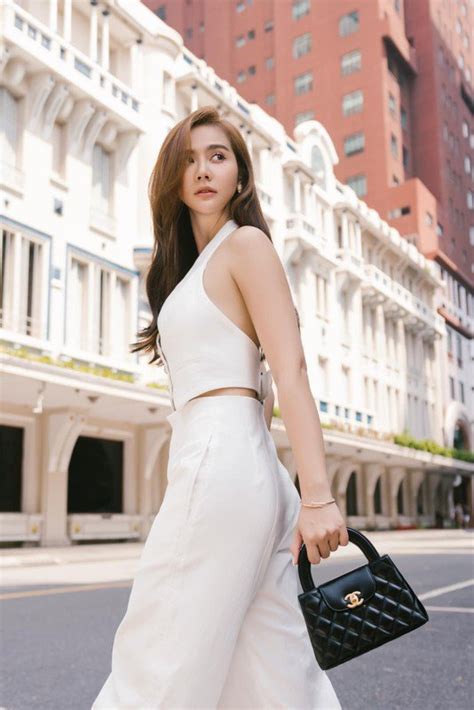 Cựu hot girl Huyền Lizzie đốt mắt với loạt ảnh bikini cực nóng bỏng